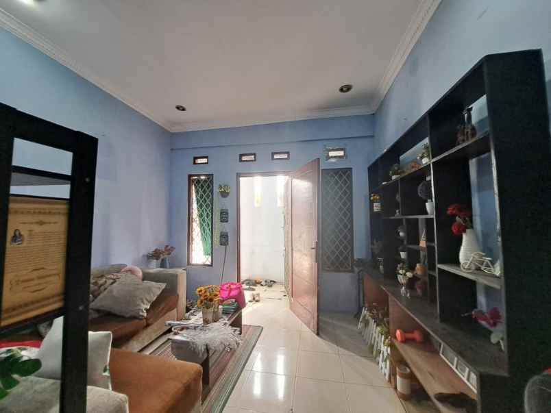 rumah hadap timur kota harapan indah bekasi