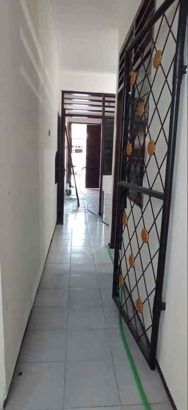 rumah klampis semolo siap huni dekat raya merr nego