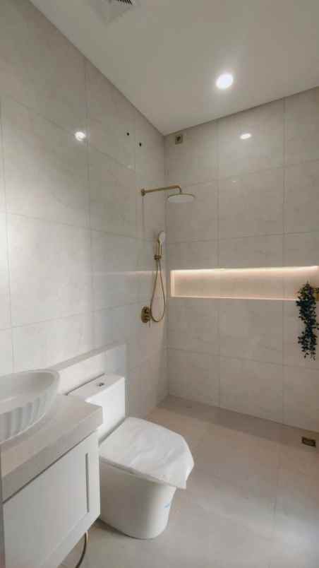 rumah klasik dengan sentuhan modern di nusaloka bsd