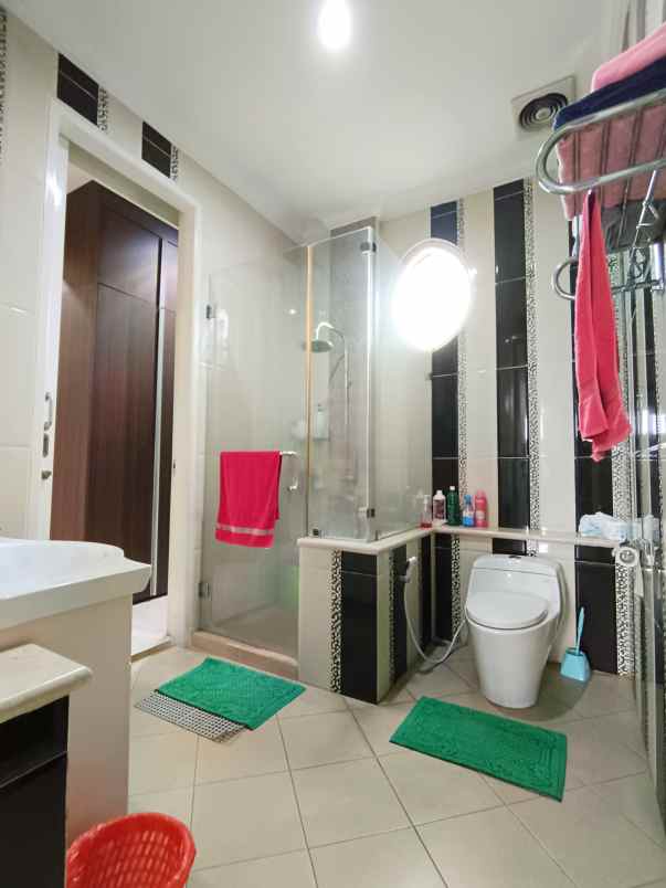 rumah kokoh dalam komplek di cipinang jaktim