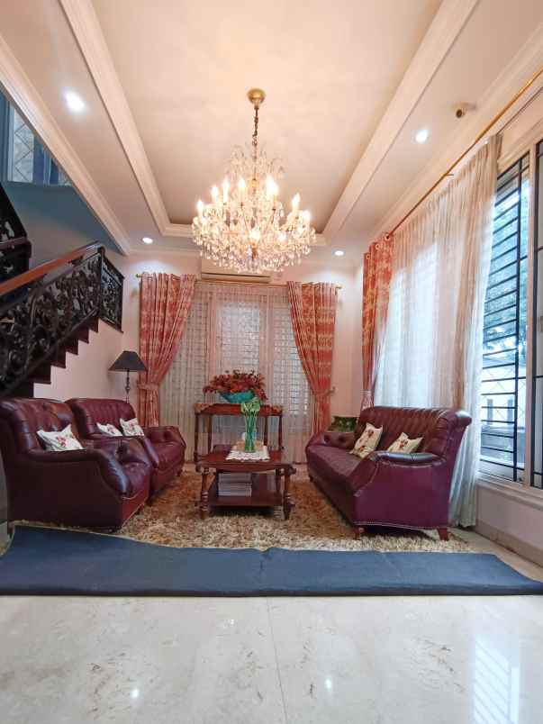 rumah kokoh dalam komplek di cipinang jaktim