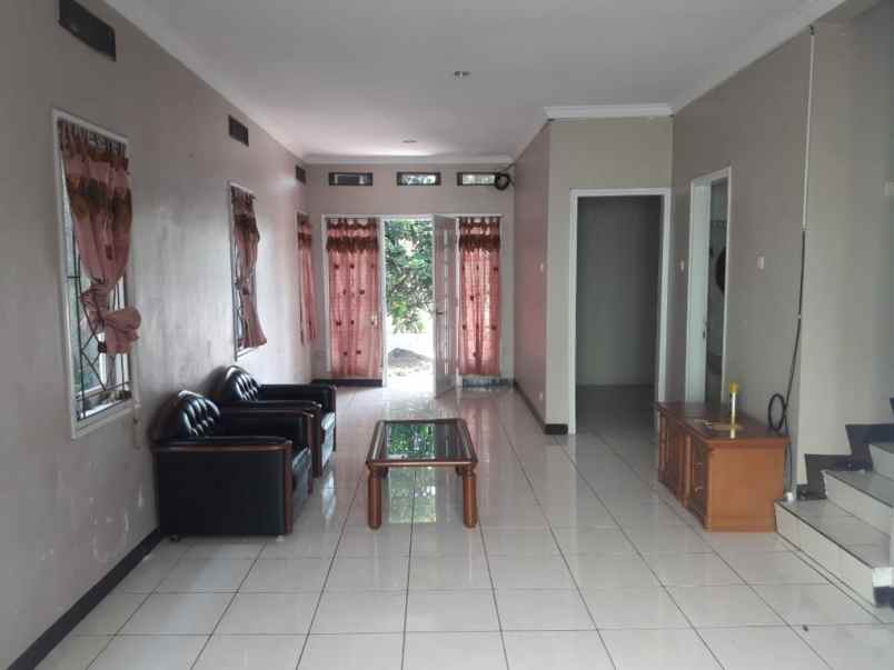 rumah kota baru parahyangan