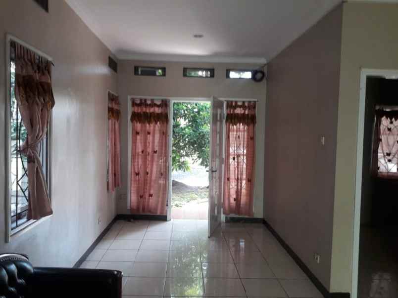 rumah kota baru parahyangan