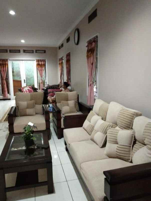 rumah kota baru parahyangan