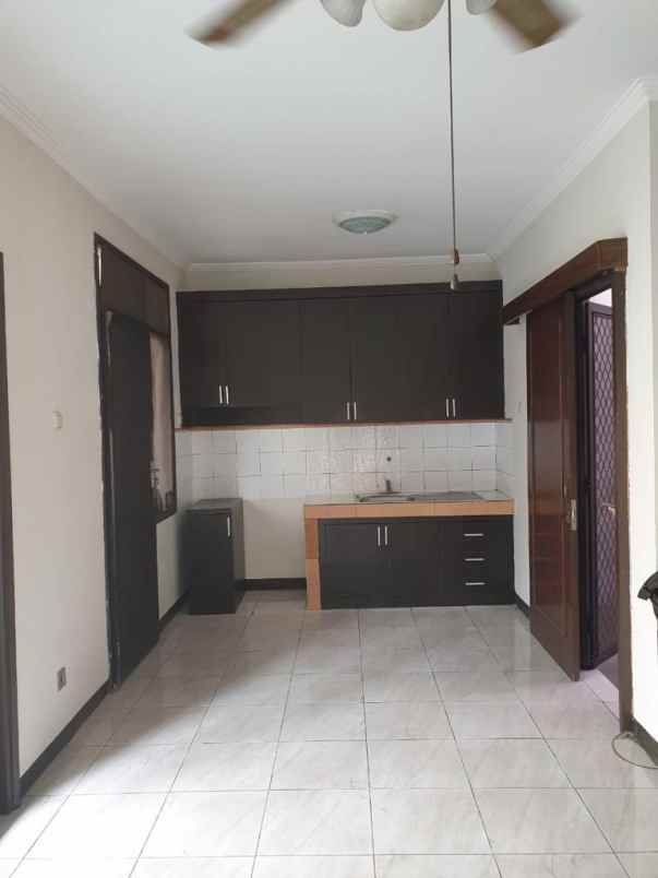 rumah kota baru parahyangan