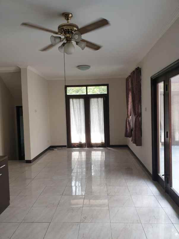 rumah kota baru parahyangan