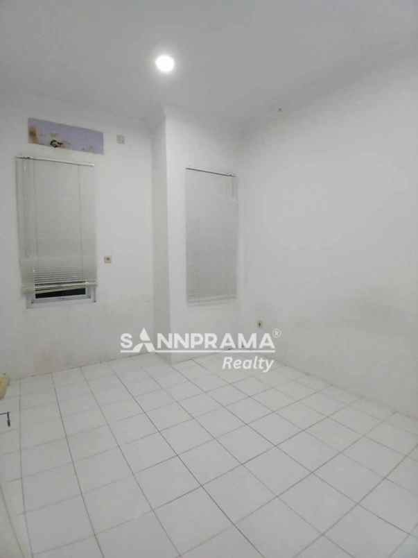 rumah luas dalam komplek bellacasa depok imelin