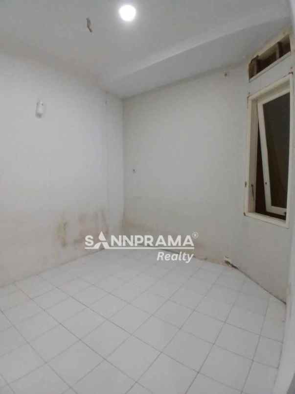 rumah luas dalam komplek bellacasa depok imelin