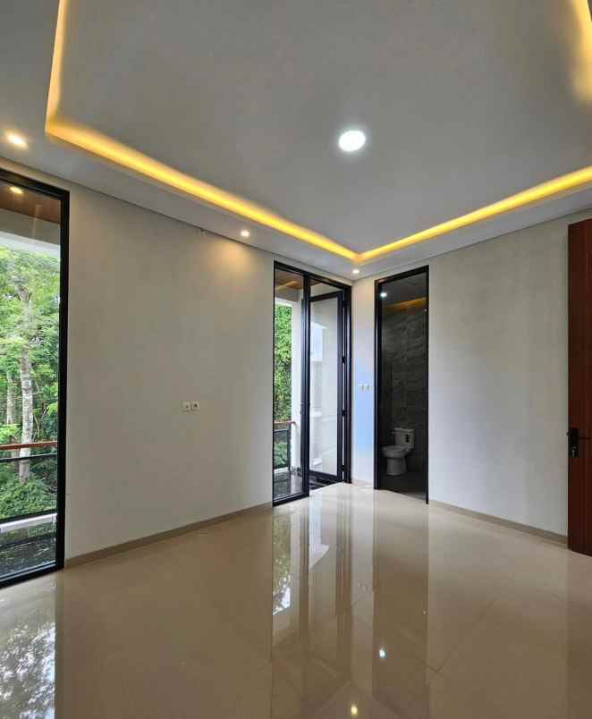 rumah luas di klidon jakal km 13 shm imb