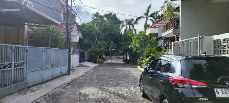 rumah luas terawat siap huni di setu bekasi timur