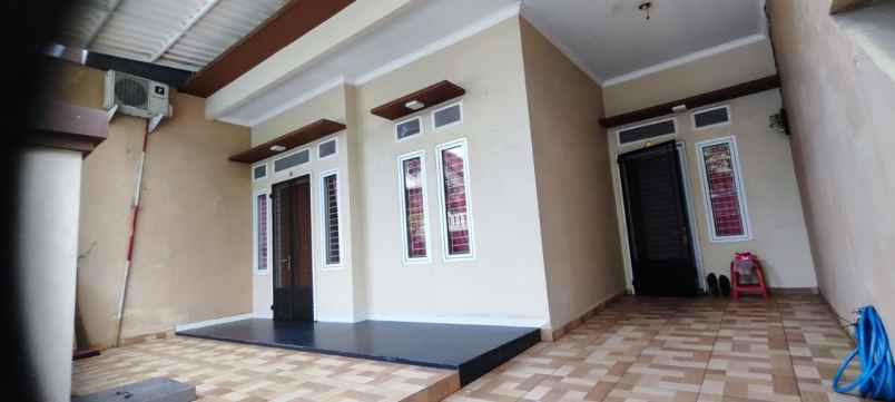rumah luas terawat siap huni di setu bekasi timur