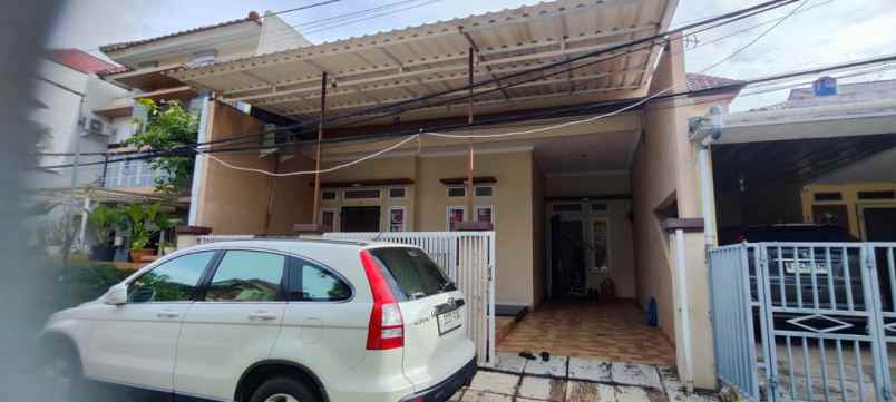 rumah luas terawat siap huni di setu bekasi timur