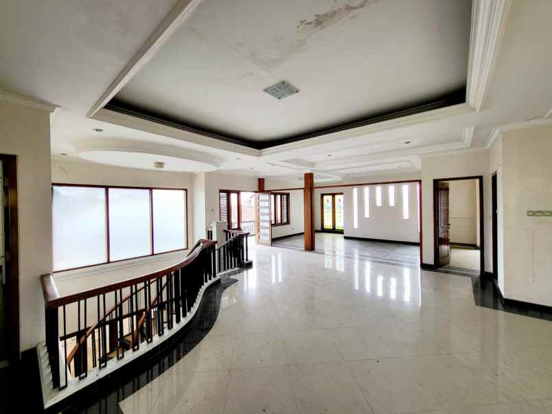 rumah megah sangat murah lokasi strategis di kudus