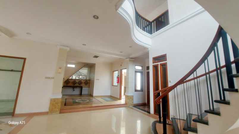 rumah megah sangat murah lokasi strategis di kudus