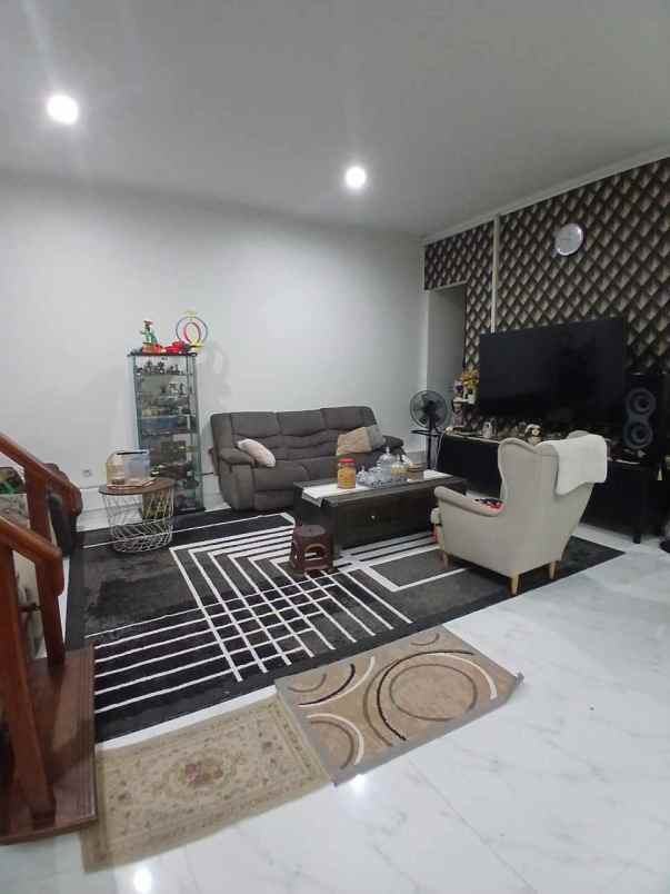 rumah mewah 2 5 lantai di bella casa residence depok