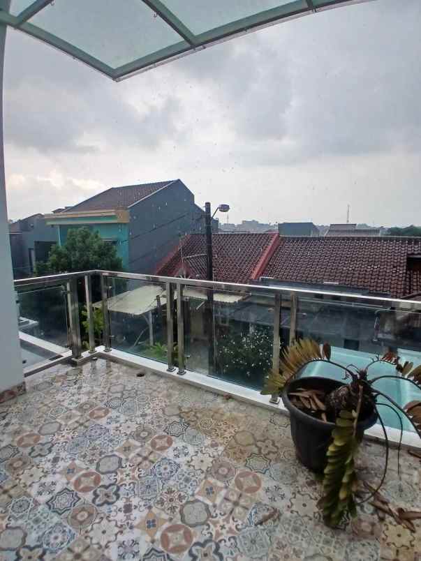 rumah mewah 2 5 lantai di bella casa residence depok