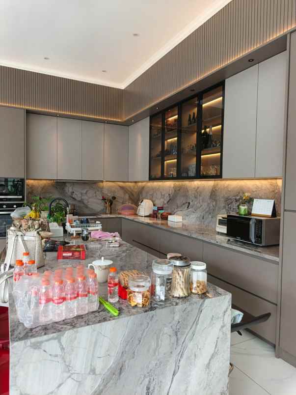 rumah mewah asri siap huni di setiabudi bnadung utara