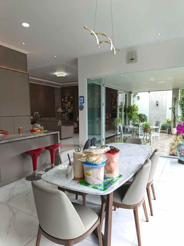 rumah mewah asri siap huni di setiabudi bnadung utara