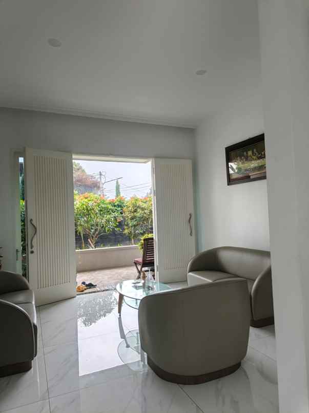 rumah mewah asri siap huni di setiabudi bnadung utara