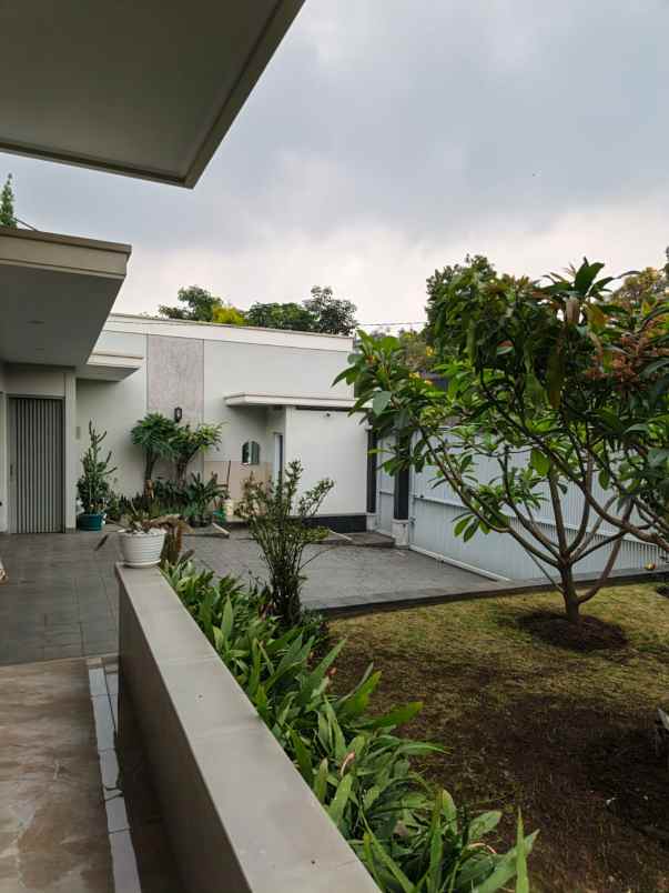 rumah mewah asri siap huni di setiabudi bnadung utara