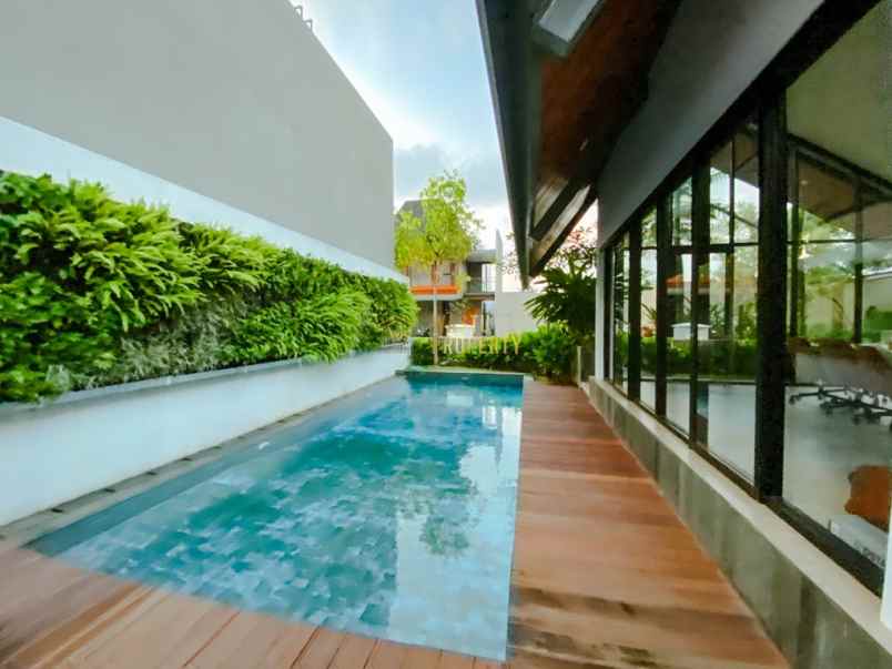 rumah mewah dalam perumahan di maguwoharjo sleman