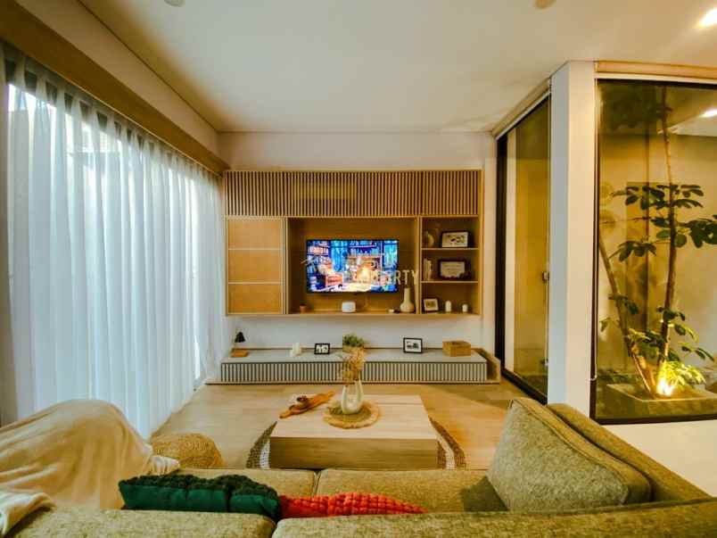 rumah mewah dalam perumahan di maguwoharjo sleman