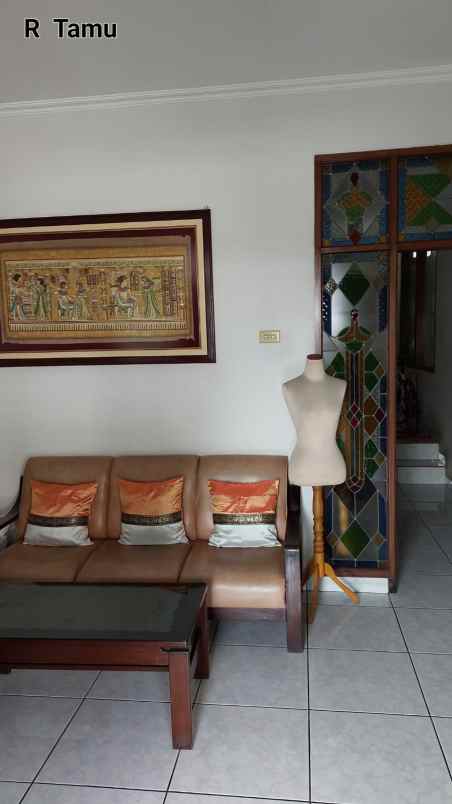 rumah mewah semi furnished hook di sayap pasteur