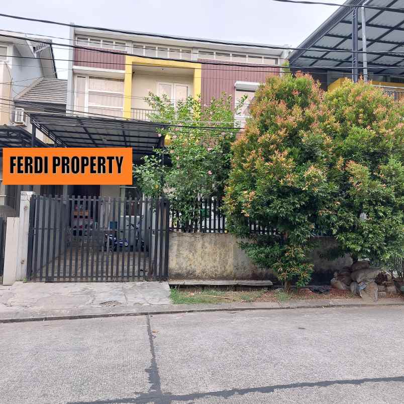 rumah minimalis 2 lt depan taman bukit golf cibubur