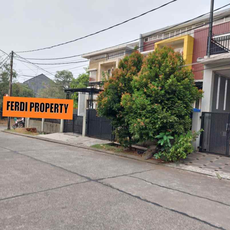 rumah minimalis 2 lt depan taman bukit golf cibubur