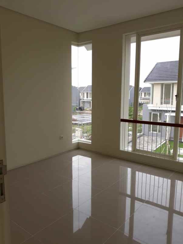 rumah northwest park hadap selatan