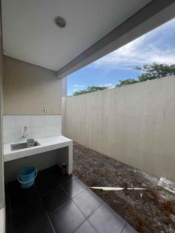 rumah northwest park hadap timur