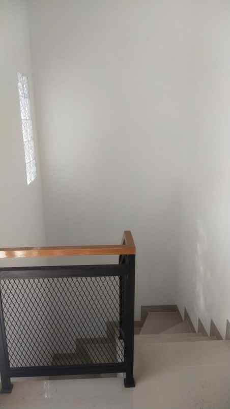 rumah nuansa villa dekat kota baru parahyangan