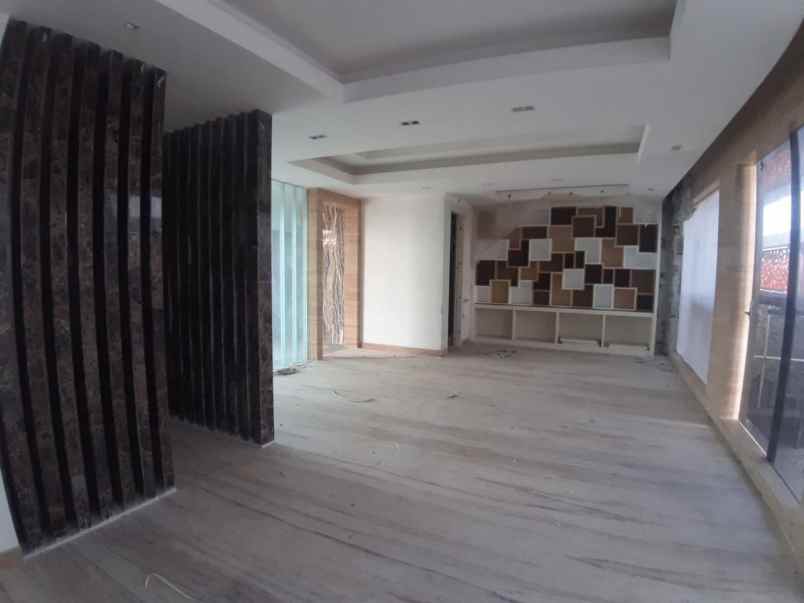 rumah pakuwon city imperial beach strategis