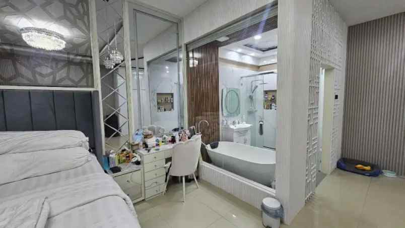 rumah pakuwon city minimalis semi furnish siap huni