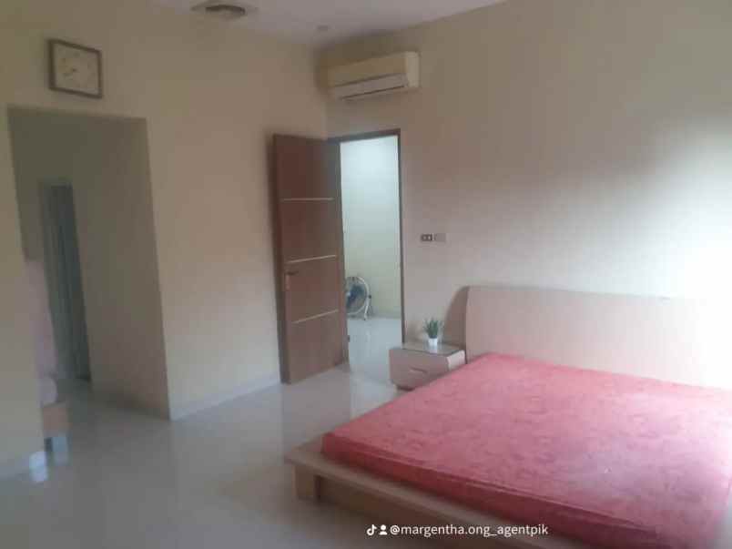 rumah pluit putri jakut hadap utura