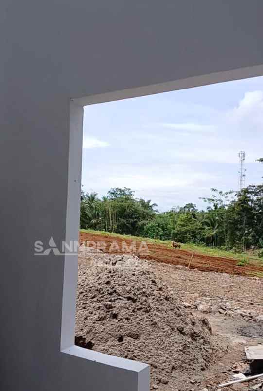 rumah rasa villa dengan tanah luas di serang ash