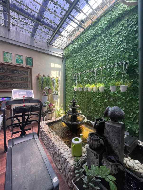 rumah second apik terawat dekat pintu tol ciputat