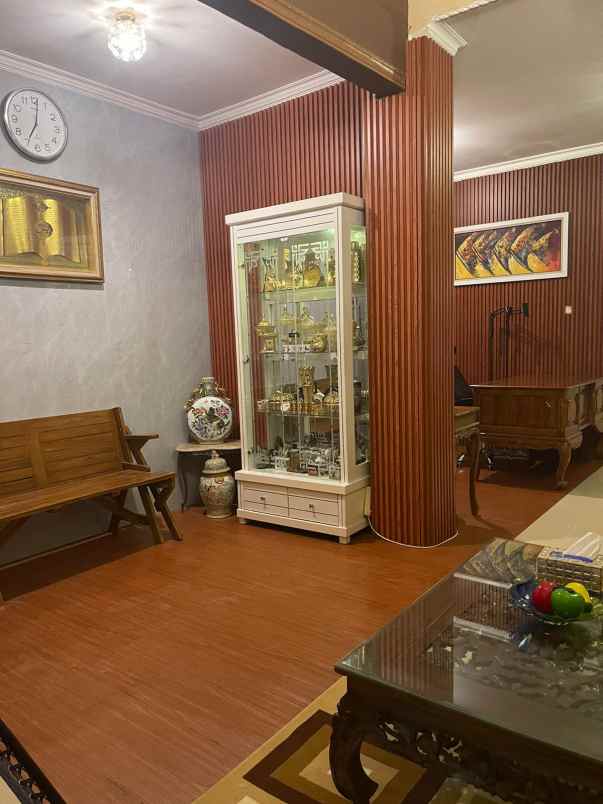 rumah second apik terawat dekat pintu tol ciputat