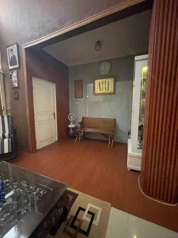 rumah second apik terawat dekat pintu tol ciputat