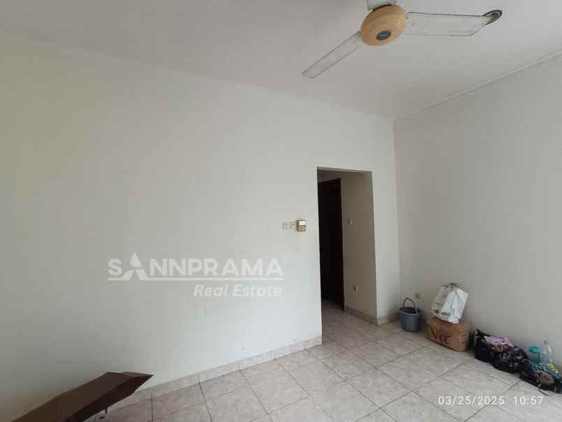 rumah second mewah denag tanah luas dan jalan lebar