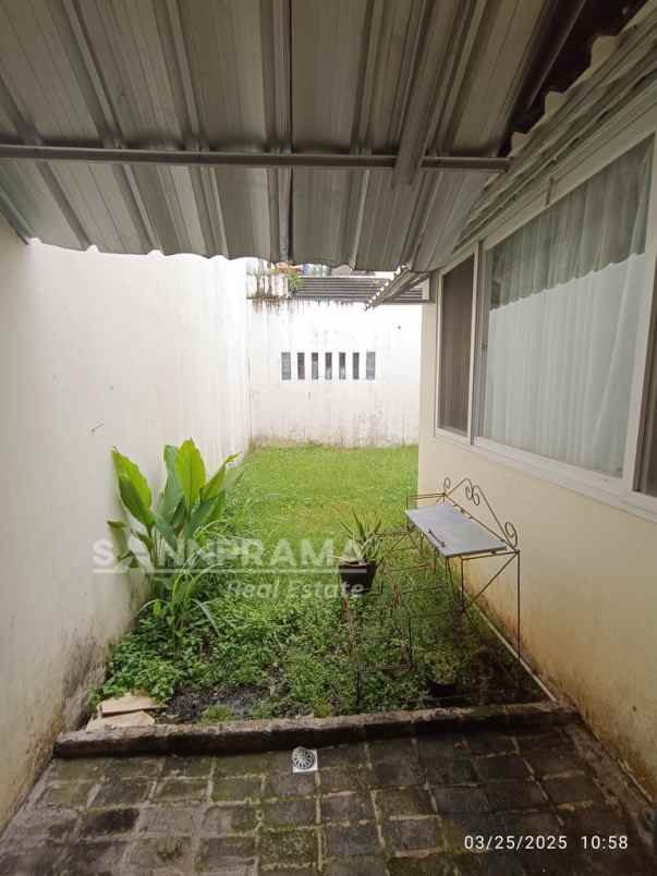 rumah second mewah denag tanah luas dan jalan lebar