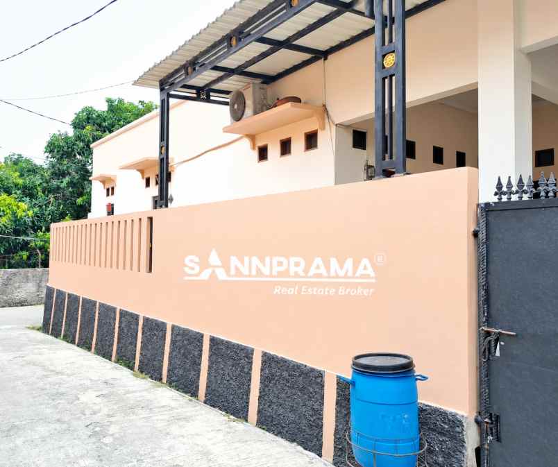 rumah second siap huni strategis di tanah baru depok