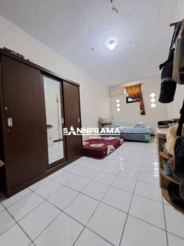 rumah second siap huni strategis di tanah baru depok