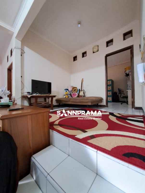 rumah second siap huni strategis di tanah baru depok