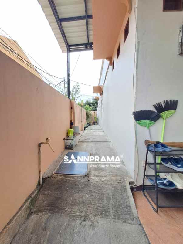 rumah second siap huni strategis di tanah baru depok