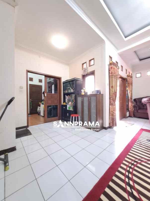 rumah second siap huni strategis di tanah baru depok