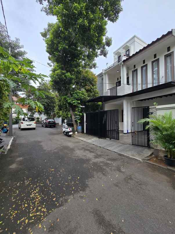 rumah secondary siap huni dalam komplek di duren sawit