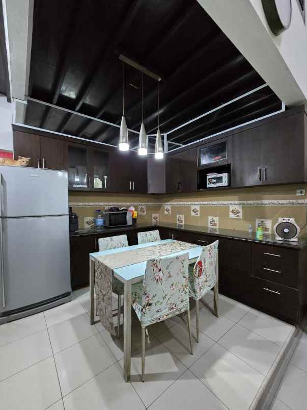 rumah secondary siap huni dalam komplek di duren sawit