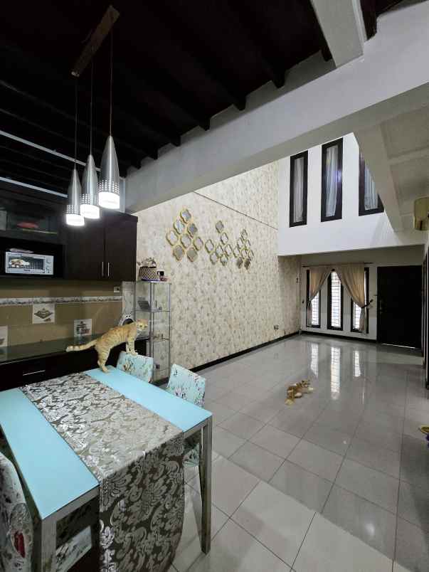 rumah secondary siap huni dalam komplek di duren sawit