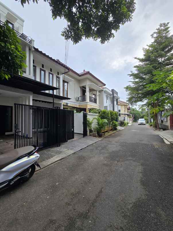 rumah secondary siap huni dalam komplek di duren sawit